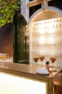 TANGO_online_Secluded garden Bar