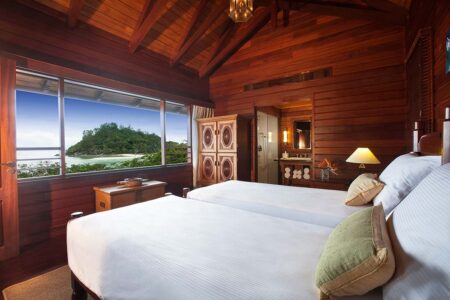 HIMMLISCHE RUHE | Die seperaten Wohneinheiten schmiegen sich mit dem Charme kreolischer Architektur harmonisch in diese so bezaubernde Umgebung ein.