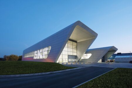 SKF Großlager-Prüfzentrum
DEU, Bayern, Schweinfurt, 19.10.2017, SKF Großlager-Prüfzentrum, Architekt: Tchoban Voss Architekten, Fertigstellung: 2017 Foto: Hans Juergen Landes Fotografie