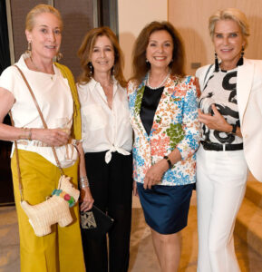 Leslie Frfr. von Wangenheim,
Andrea Schoeller, Uschi Dämmrich von Luttiz und Stephanie Gräfin von Pfuel